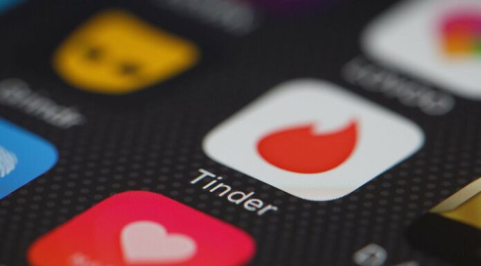 Tinder, escuchar experiencias